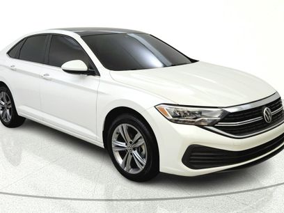 Used 2022 Volkswagen Jetta SE w/ Panoramic Sunroof Package