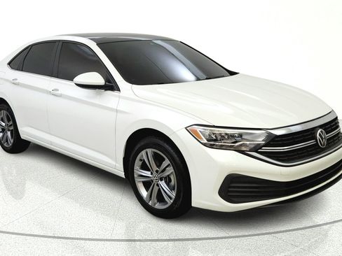 Used 2022 Volkswagen Jetta SE w/ Panoramic Sunroof Package FWD image 1