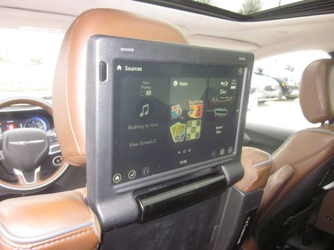 Used 2018 Chrysler Pacifica Limited image 13