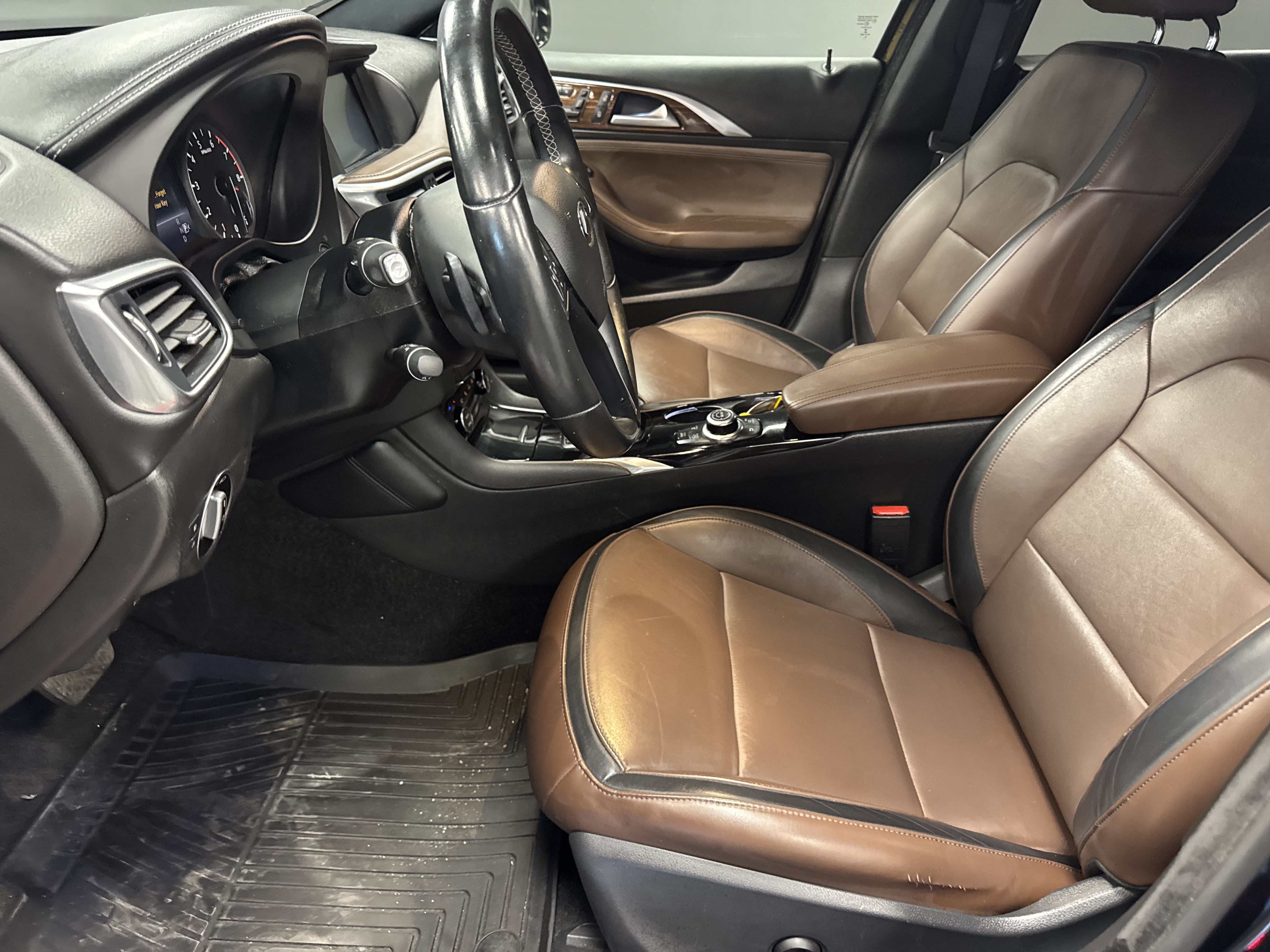 Used 2017 INFINITI QX30 Premium w/ Technology Package AWD/4WD image 7