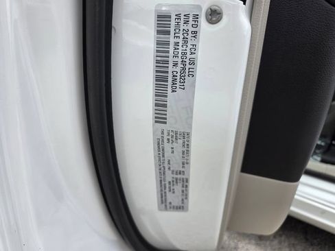 Used 2023 Chrysler Pacifica Touring-L FWD image 18