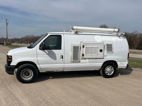 Used 2013 Ford E-250 and Econoline 250 RWD image 12
