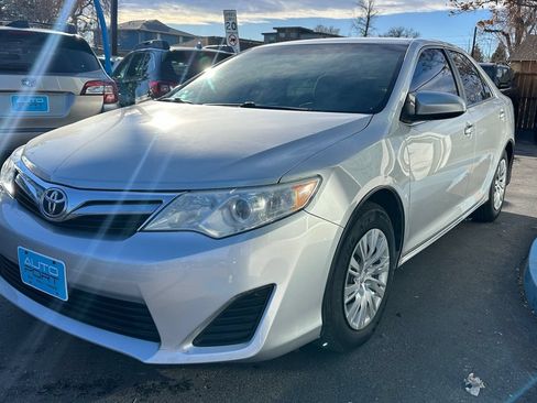 Used 2012 Toyota Camry LE FWD image 5