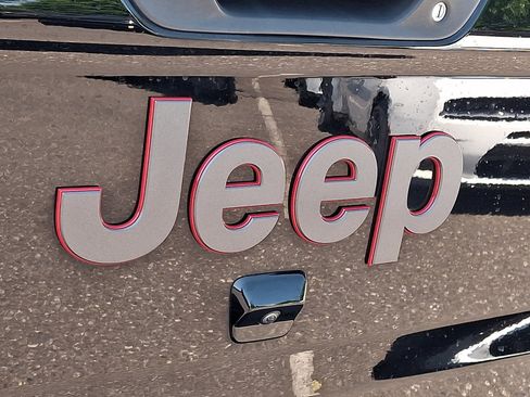 Used 2022 Jeep Gladiator Rubicon w/ Trailer Tow Package AWD/4WD image 17