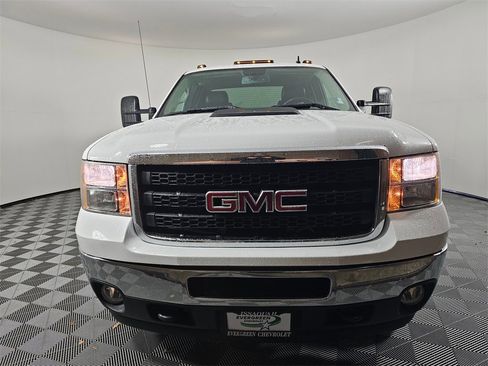 Used 2011 GMC Sierra 3500 SLT w/ SLT Convenience Package image 2