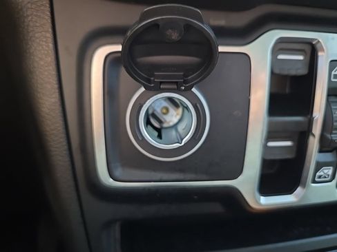 Used 2024 Jeep Wrangler Unlimited Sahara AWD/4WD image 28
