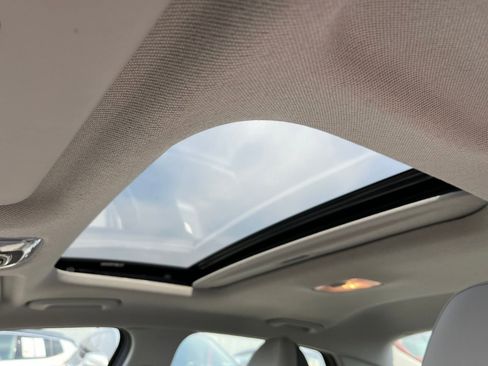 Used 2025 Hyundai Elantra Limited image 30