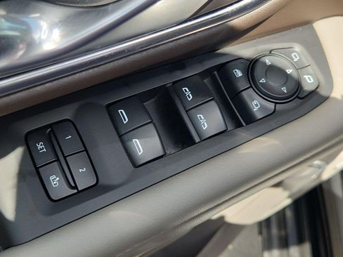 Used 2022 Chevrolet Suburban LT w/ Luxury Package RWD image 24