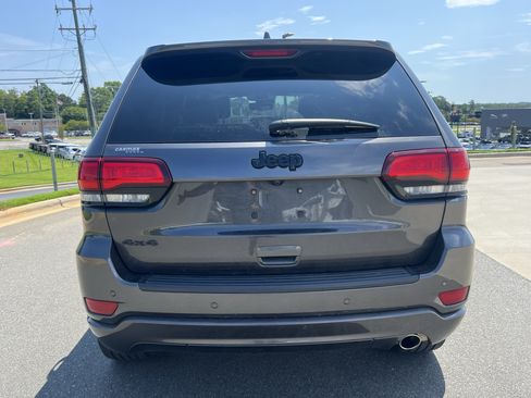 Used 2021 Jeep Grand Cherokee Laredo X AWD/4WD image 32
