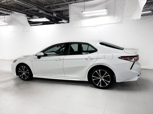 Used 2020 Toyota Camry SE FWD image 2
