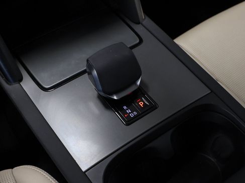 Used 2024 Land Rover Discovery Sport S image 36