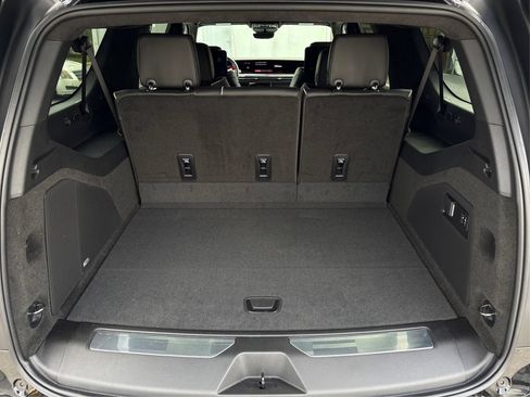 New 2026 Cadillac Escalade ESV V AWD/4WD image 11