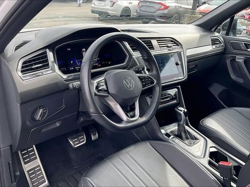 Used 2022 Volkswagen Tiguan SE R-Line image 5
