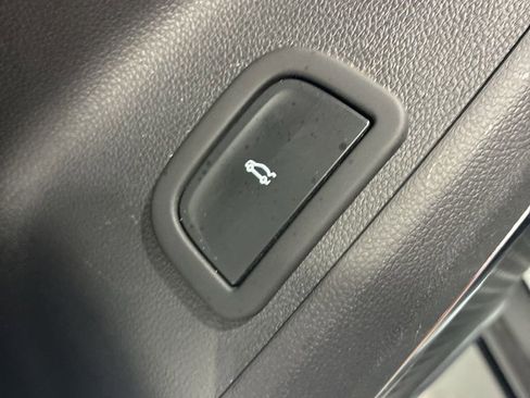 Used 2026 GMC Acadia Elevation w/ Elevation Premium Package AWD/4WD image 16