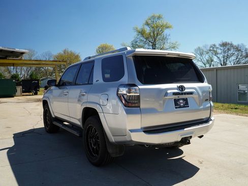Used 2018 Toyota 4Runner SR5 Premium image 4