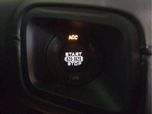 Used 2026 Jeep Wrangler Unlimited Sahara AWD/4WD image 17