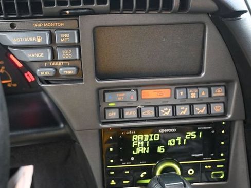 Used 1990 Chevrolet Corvette Convertible RWD image 10