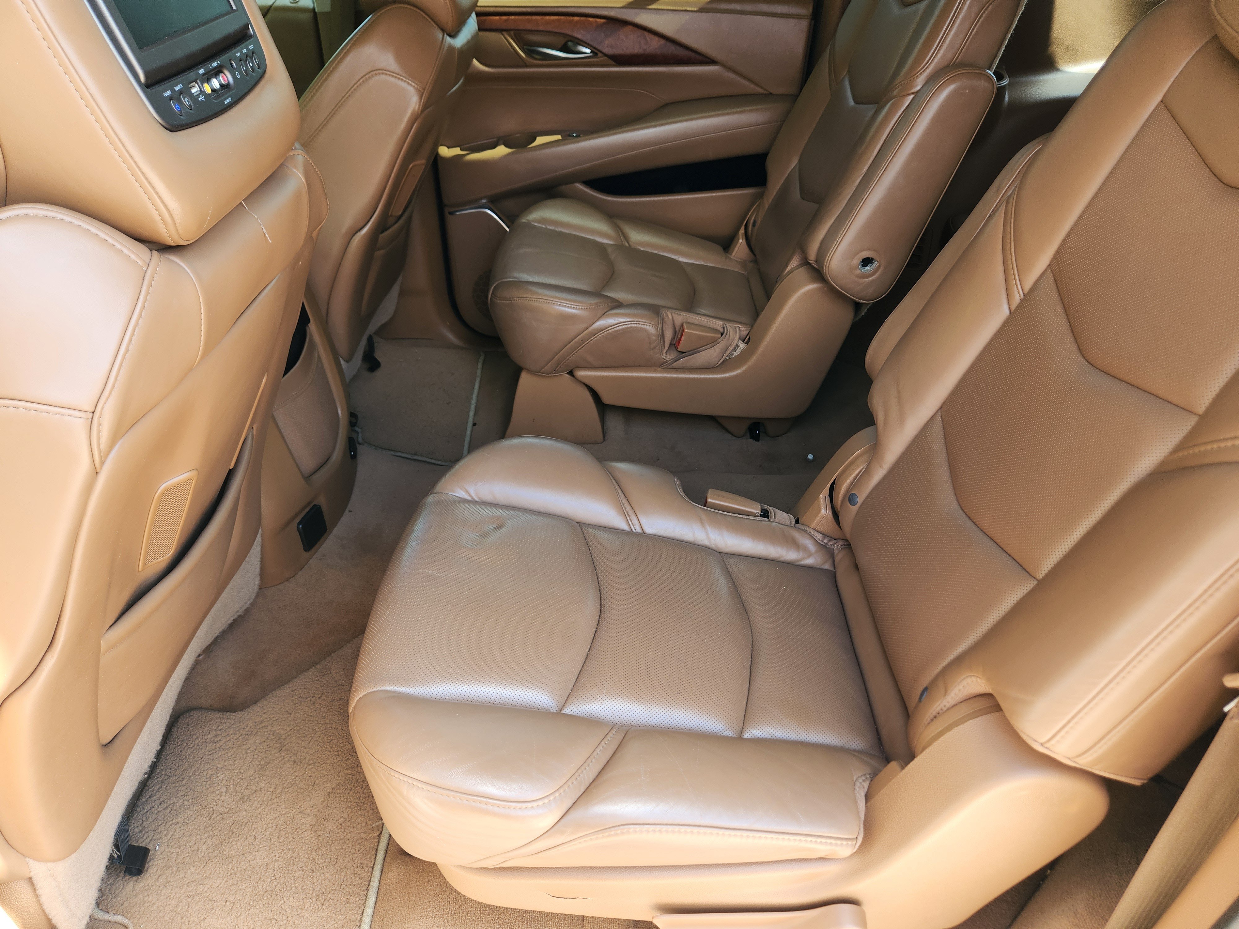 Used 2015 Cadillac Escalade ESV Platinum AWD/4WD image 22