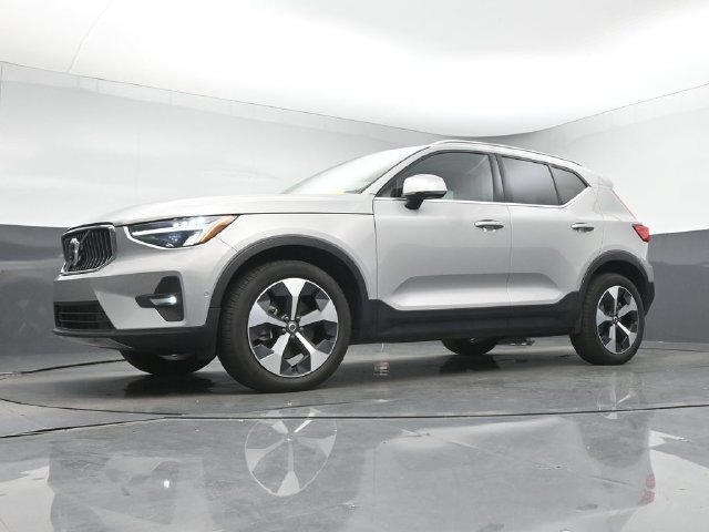 Used 2024 Volvo XC40 B5 Plus AWD/4WD image 13