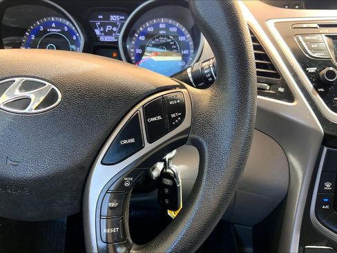 Used 2014 Hyundai Elantra SE FWD image 23