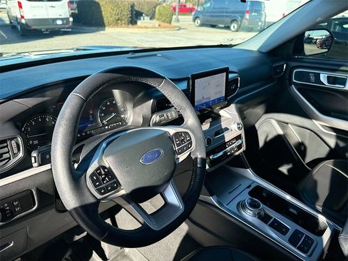 Used 2023 Ford Explorer XLT w/ Equipment Group 202A image 10