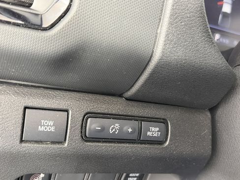 Used 2024 Nissan Frontier SL AWD/4WD image 36
