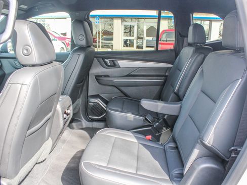 Used 2025 Buick Enclave Preferred AWD/4WD image 14