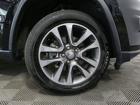 Used 2018 Jeep Grand Cherokee Limited w/ Luxury Group II AWD/4WD image 16