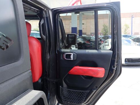 Used 2018 Jeep Wrangler Unlimited Sahara w/ Uconnect 4C Nav & Sound Group AWD/4WD image 19