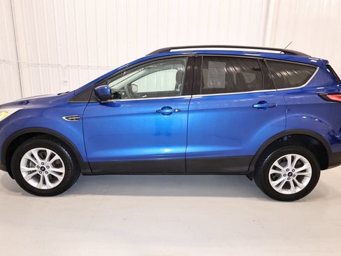 Used 2017 Ford Escape SE w/ Equipment Group 201A AWD/4WD image 6