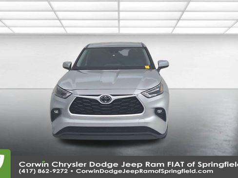 Used 2024 Toyota Highlander LE image 5