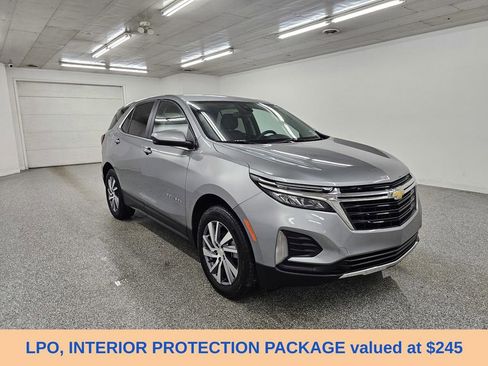 Used 2023 Chevrolet Equinox LT image 3