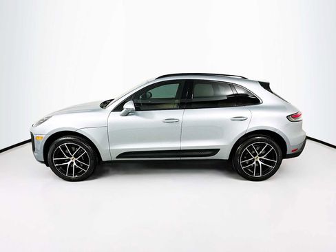 Certified 2024 Porsche Macan image 2