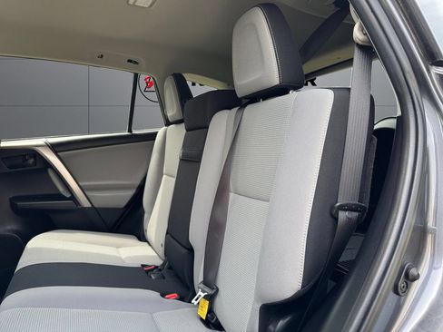Certified 2018 Toyota RAV4 LE AWD/4WD image 18
