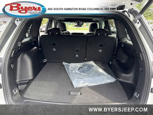 New 2025 Jeep Grand Cherokee Altitude image 31