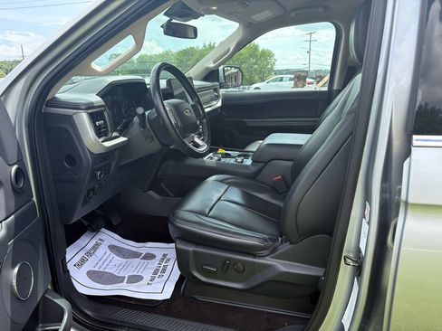 Used 2023 Ford Expedition Max XLT image 8