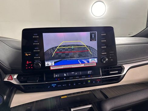 Used 2024 Toyota Sienna Limited FWD image 46