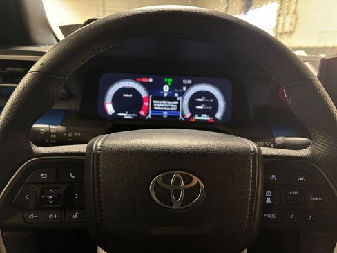 Used 2025 Toyota Tacoma TRD Off-Road image 27