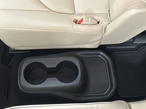 Used 2023 Toyota Highlander XLE image 39