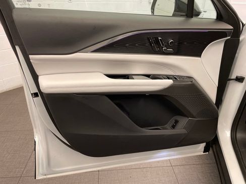 Used 2024 Cadillac Lyriq Luxury RWD image 18