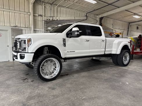 Used 2022 Ford F350 Limited AWD/4WD image 2