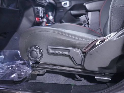 Used 2021 Jeep Wrangler Unlimited Rubicon AWD/4WD image 11