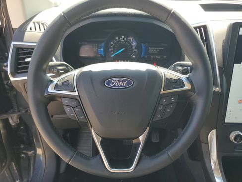 Used 2023 Ford Edge Titanium w/ Class II Trailer Tow Package AWD/4WD image 14