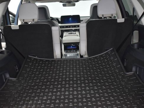 Certified 2025 Lincoln Aviator Reserve w/ Equipment Group 201A AWD/4WD image 12