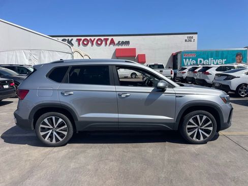 Used 2024 Volkswagen Taos SE image 3