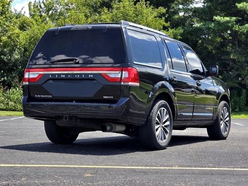 Used 2015 Lincoln Navigator 4WD image 4