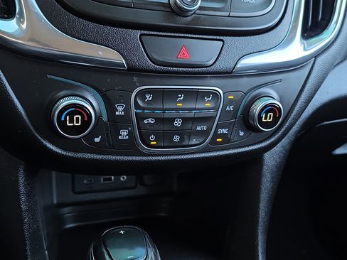 Used 2019 Chevrolet Equinox LT image 19