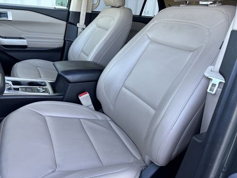 Used 2022 Ford Explorer XLT w/ Equipment Group 202A image 24