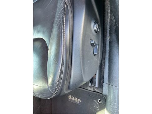 Used 2018 Jeep Cherokee Limited image 18