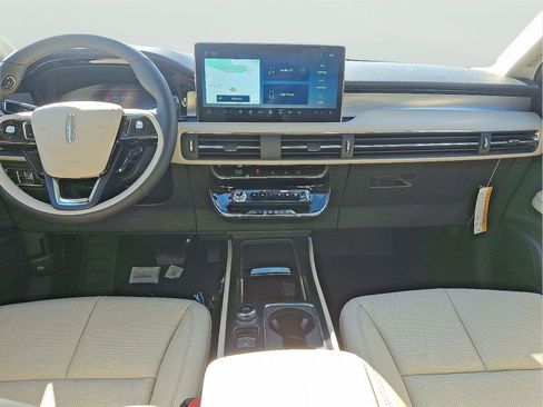 New 2026 Lincoln Corsair Premiere image 9